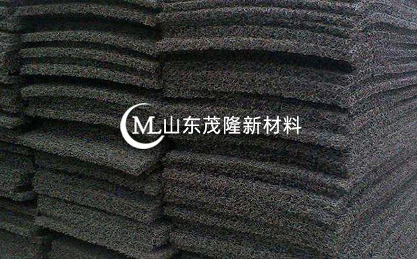 《銀西鐵路四標(biāo)項(xiàng)目經(jīng)理部》復(fù)合土工膜、滲水片材施工