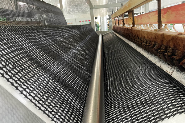 土工復(fù)合排水網(wǎng)如何鋪設(shè)安裝？了解一下步驟和技巧  第3張