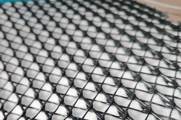 深入了解復(fù)合排水網(wǎng)的鋪設(shè)方法，掌握技巧全解析！  第2張